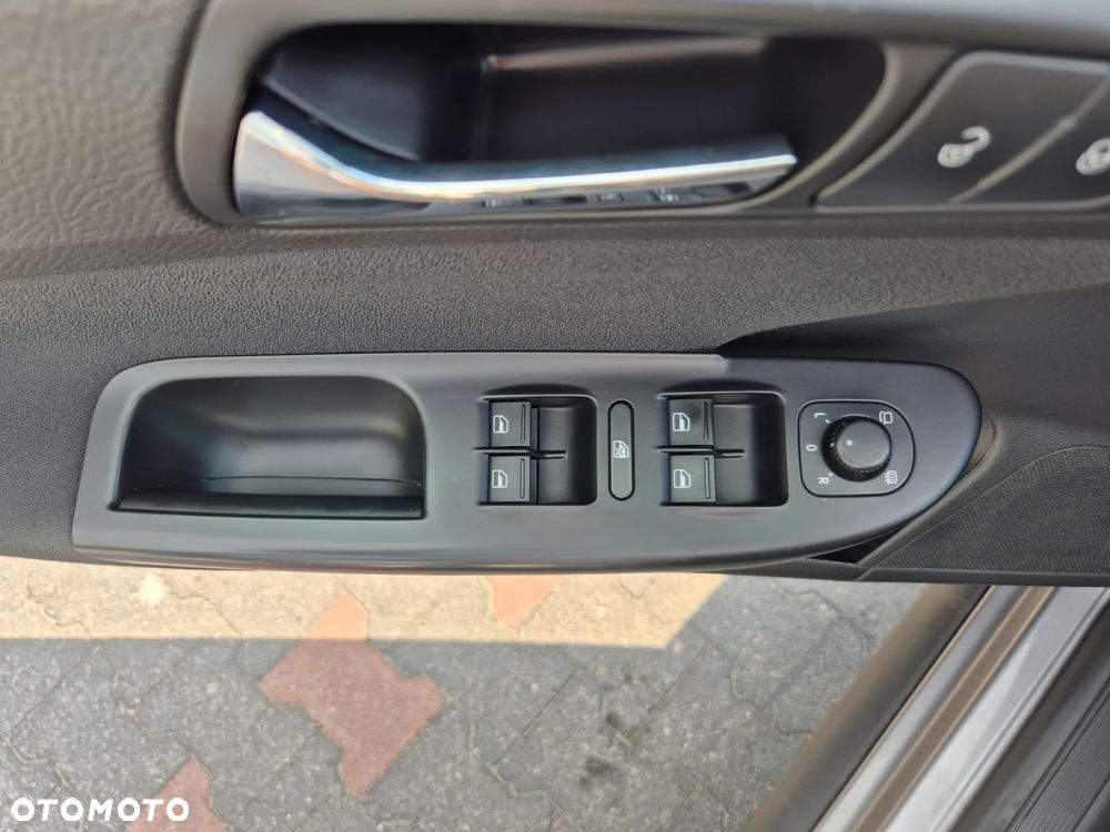 Volkswagen Passat 1.9 TDI DPF BlueMotion - 26