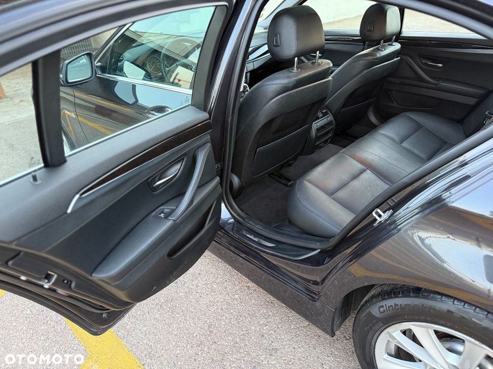 BMW Seria 5 528i xDrive Modern Line - 15