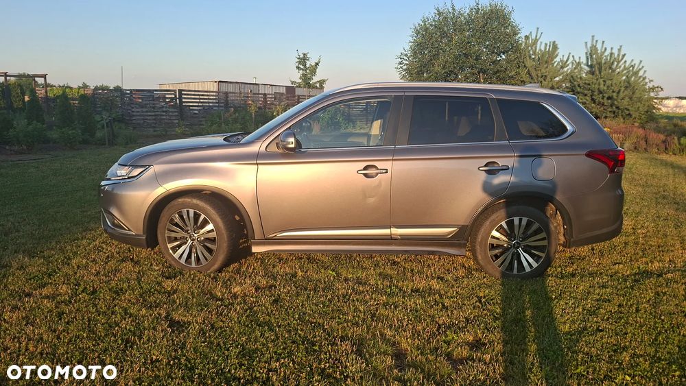Mitsubishi Outlander 2.0 Intense 4WD CVT - 23