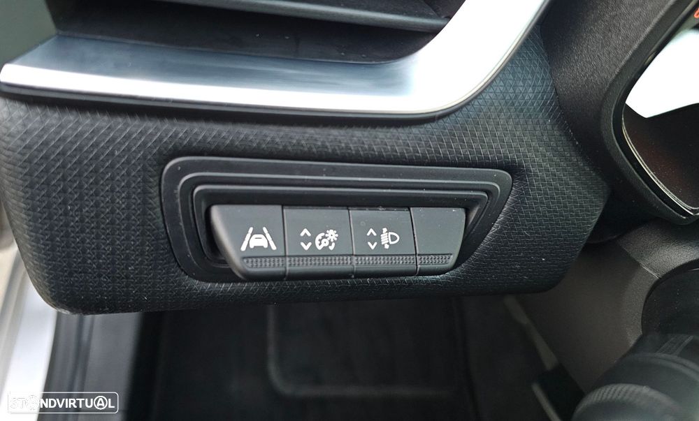 Renault Clio 1.0 TCe Techno - 8