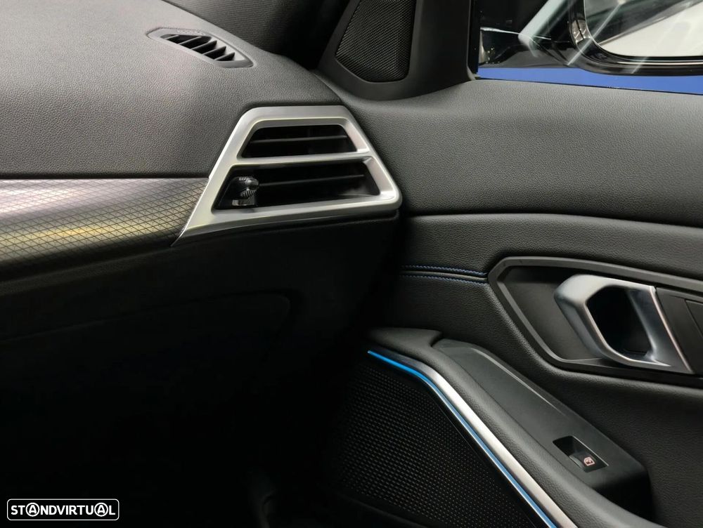 BMW 330 e Pack Desportivo M Pro Auto - 38