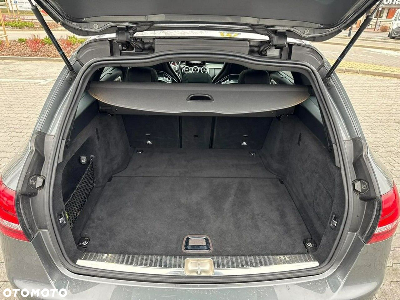 Mercedes-Benz Klasa C AMG 63 T AMG Speedshift 7G-MCT - 19