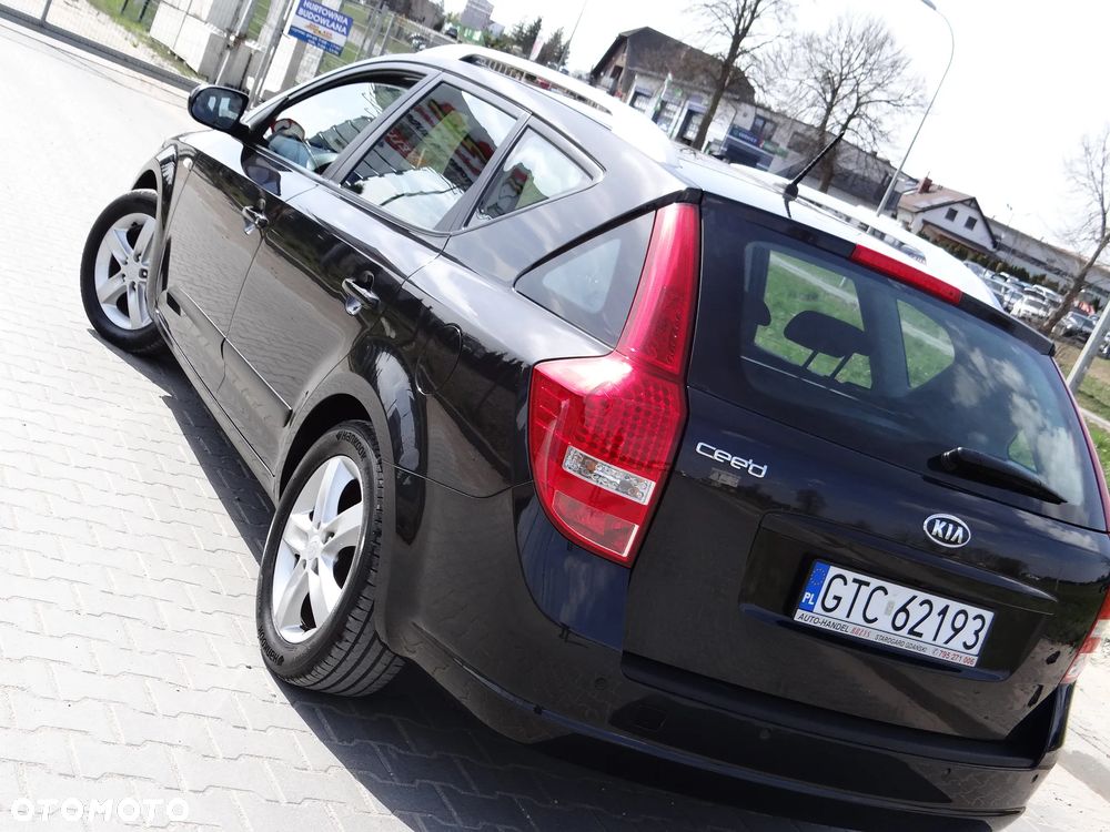 Kia Ceed - 22