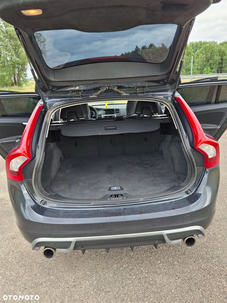Volvo V60 D3 R-Design - 17