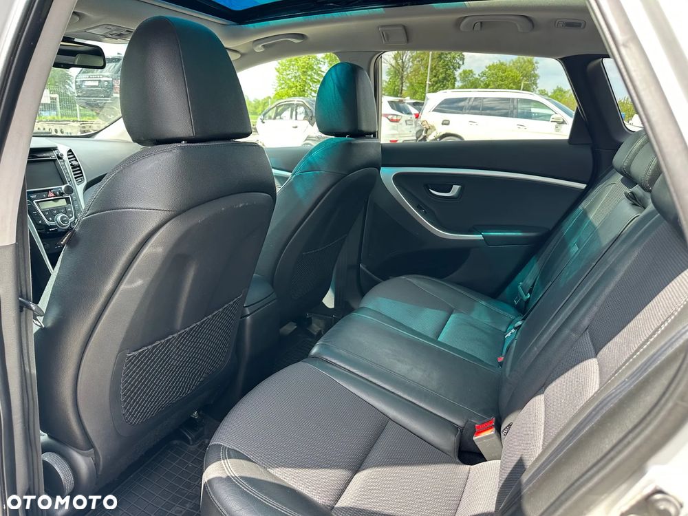 Hyundai i30 blue 1.6 CRDi Trend - 9