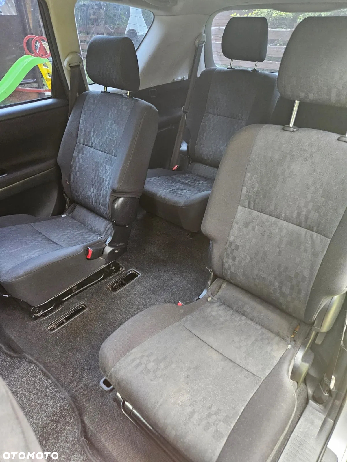Toyota Avensis Verso 2.0 - 11