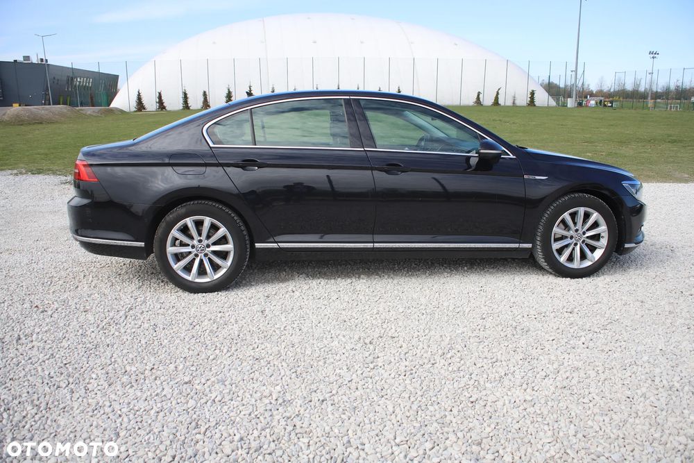 Volkswagen Passat - 2
