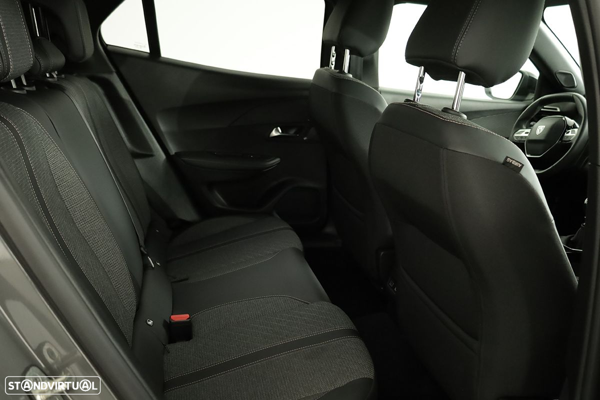 Peugeot 2008 1.2 PureTech Allure - 21