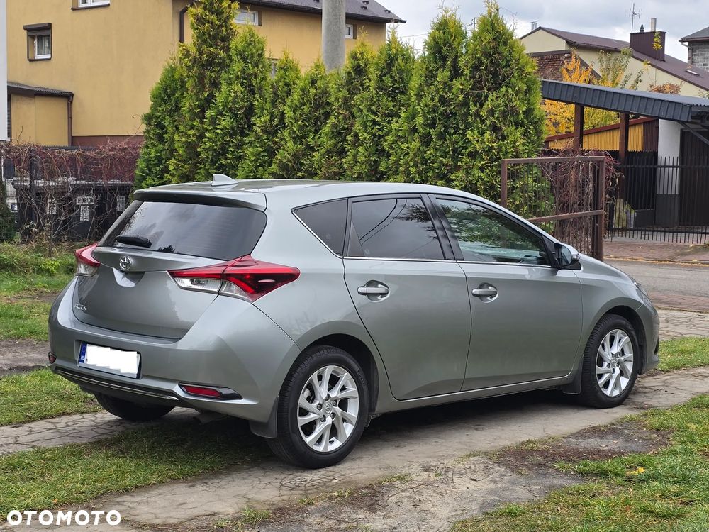 Toyota Auris 1.6 Premium - 5