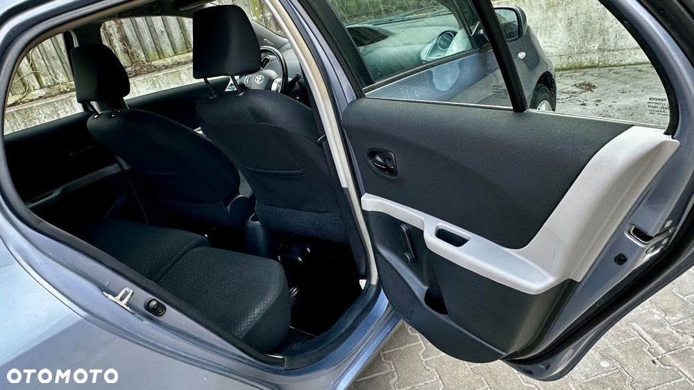 Toyota Yaris 1.33 VVT-i Executive - 13