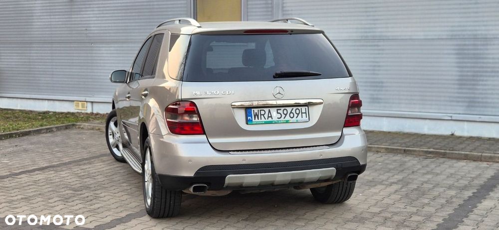 Mercedes-Benz ML 320 CDI 4Matic 7G-TRONIC Edition 10 - 18