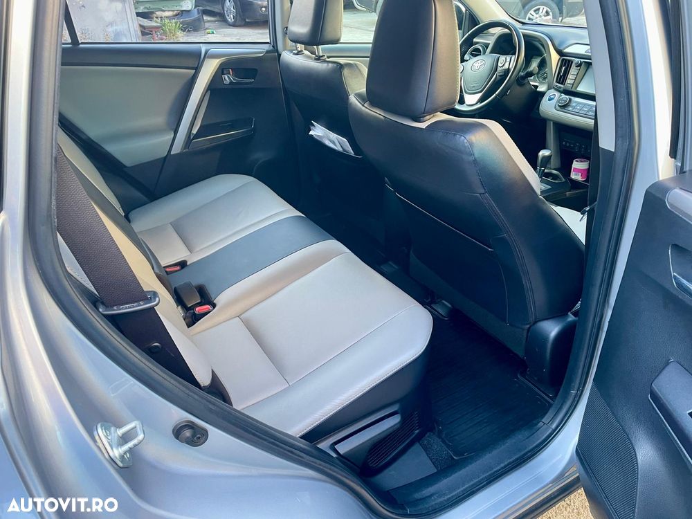 Toyota RAV4 2.5 VVT-i 4x4 Luxury - 6