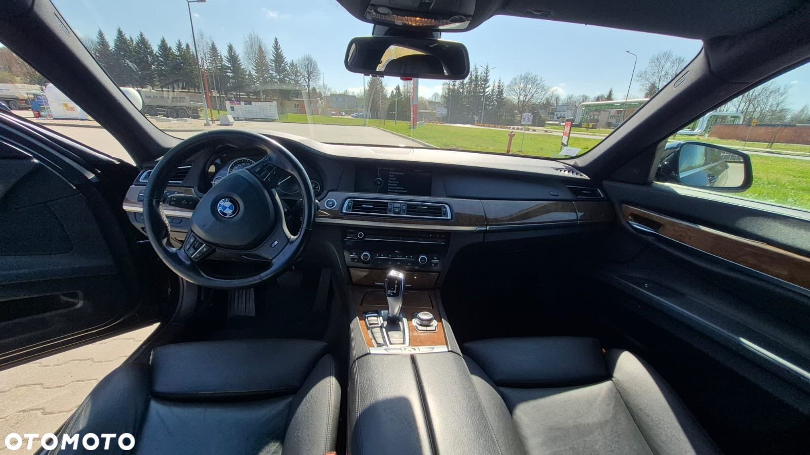 BMW Seria 7 750i xDrive - 14