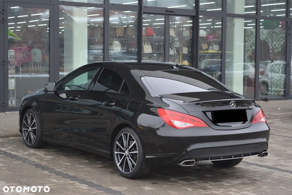 Mercedes-Benz CLA 180 7G-DCT StreetStyle - 4
