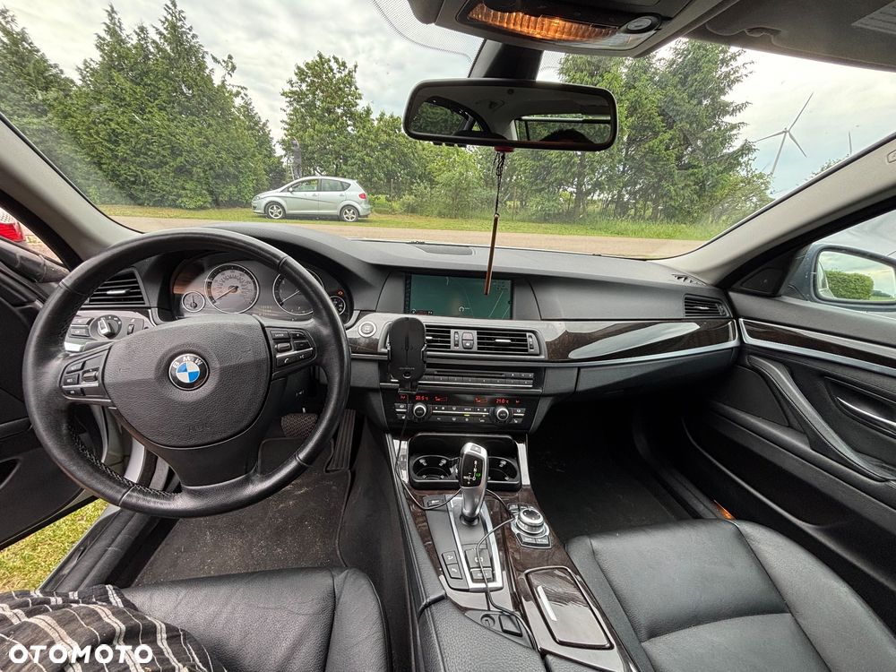 BMW Seria 5 535i xDrive - 15