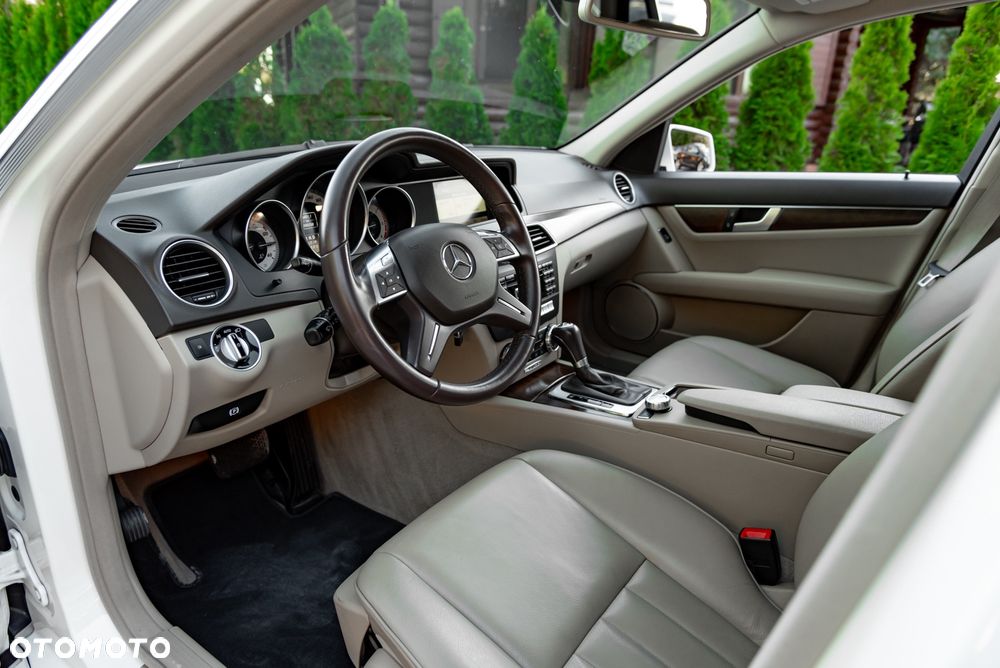 Mercedes-Benz Klasa C 250 CDI DPF 4Matic (BlueEFFICIENCY) 7G-TRONIC - 16