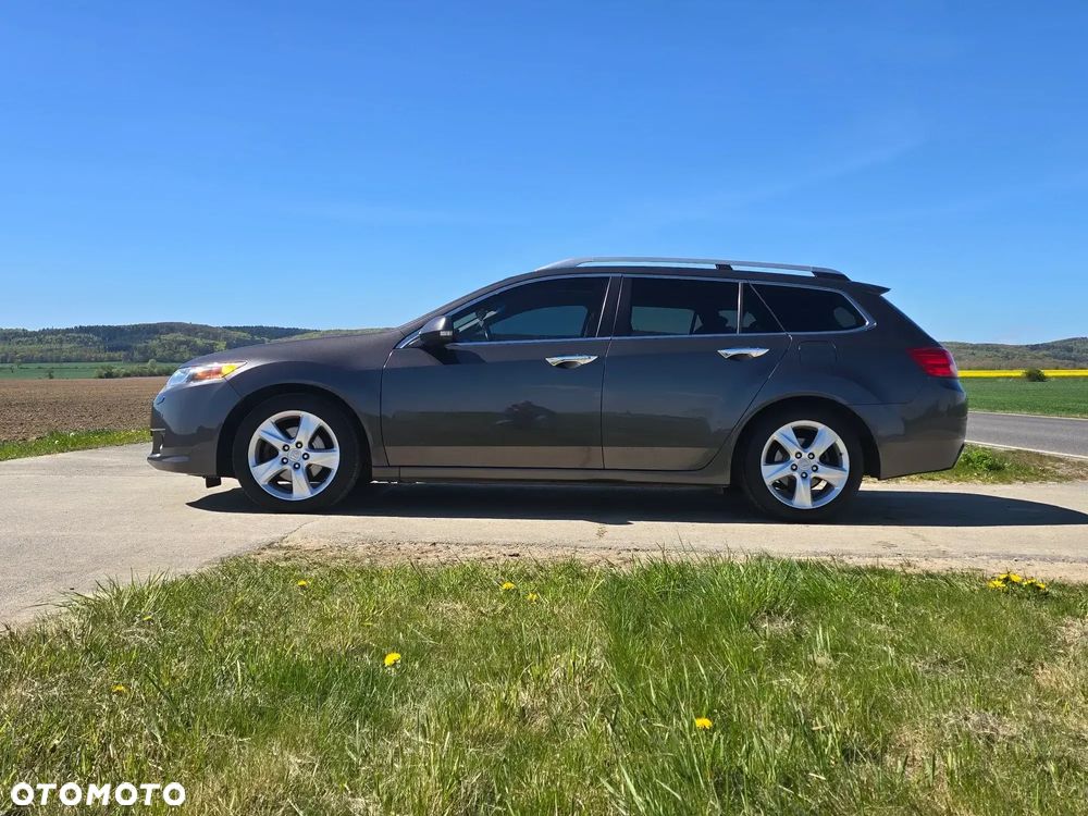 Honda Accord 2.0 Executive Nav - 1