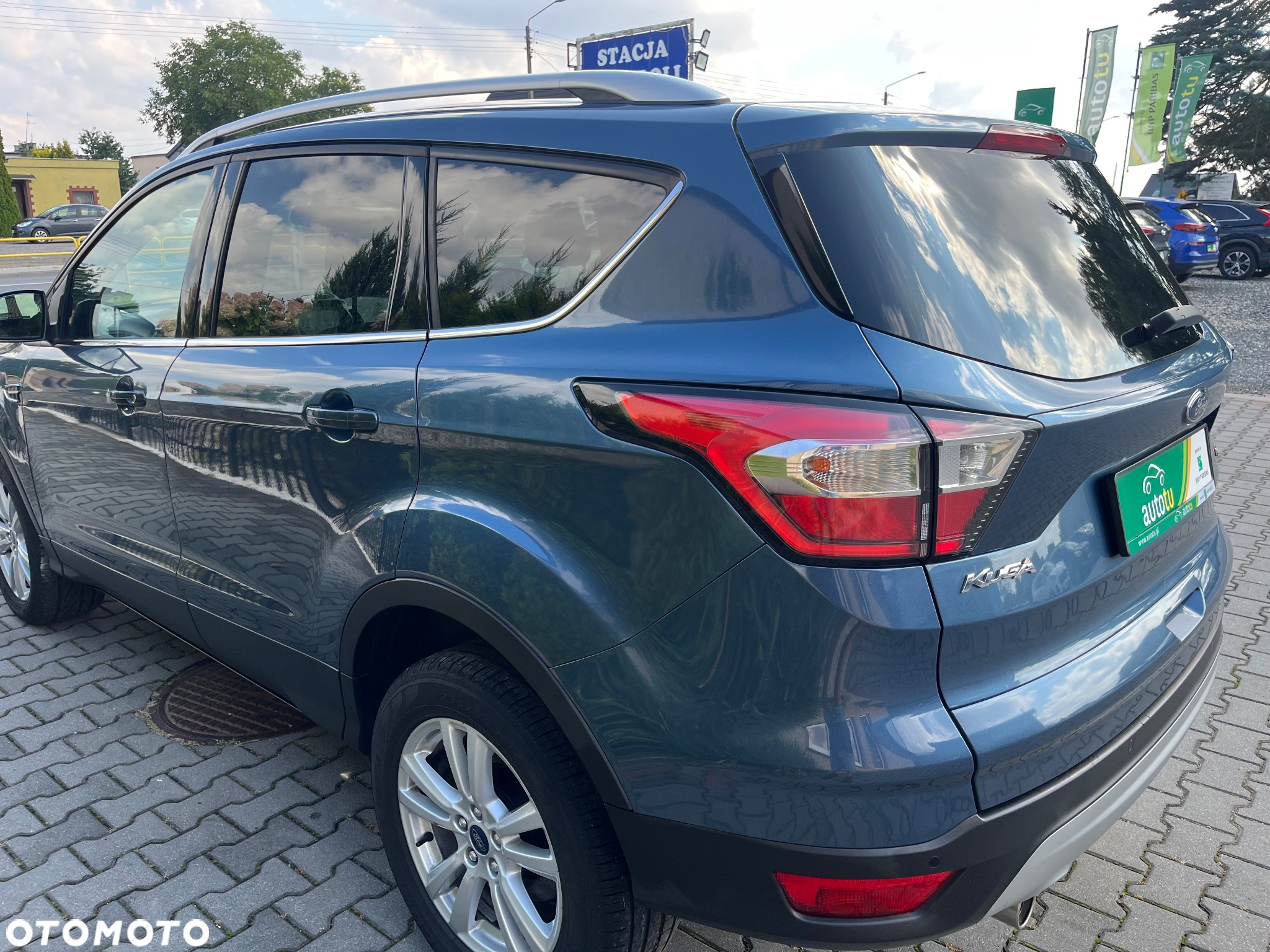 Ford Kuga 1.5 EcoBoost 2x4 Cool & Connect - 4
