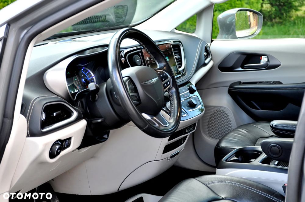 Chrysler Pacifica - 28