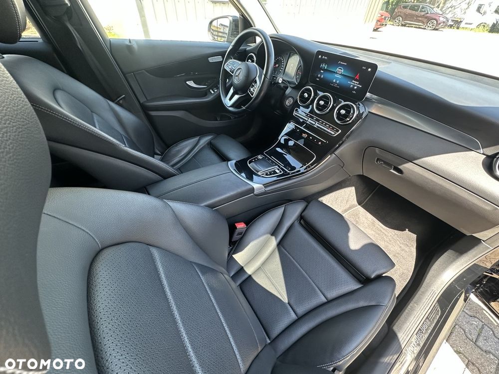 Mercedes-Benz GLC 300 de 4-Matic Business Edition - 24