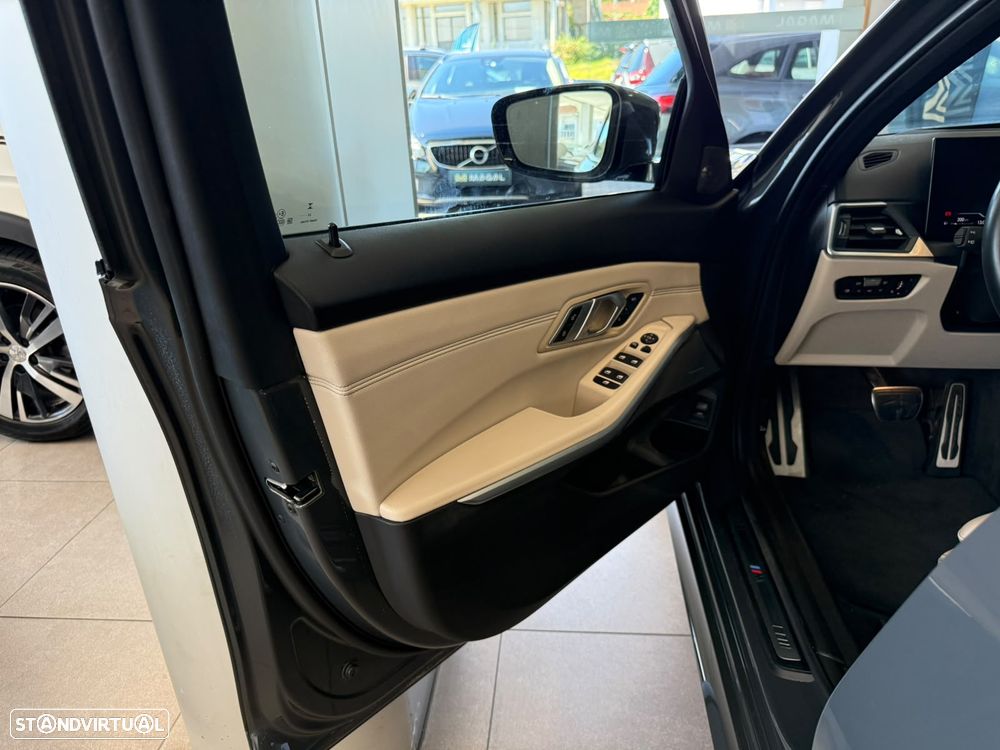 BMW 320 d Pack Desportivo M Auto - 18
