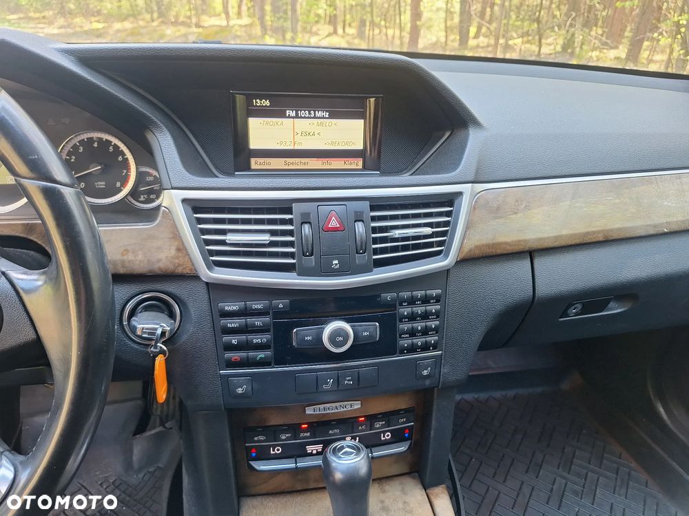 Mercedes-Benz Klasa E 200 CGI BlueEFFICIENCY 7G-TRONIC Elegance - 21