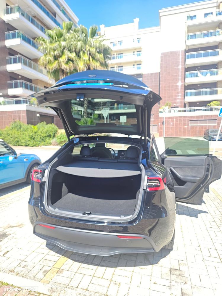 Tesla Model Y - 9