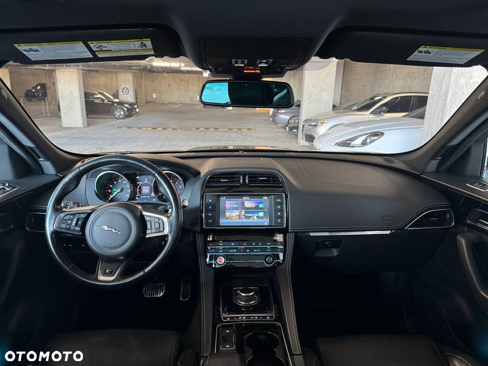 Jaguar F-Pace P250 AWD R-Dynamic S - 7