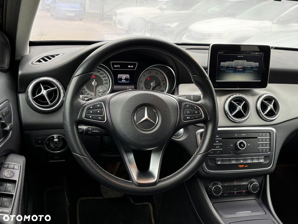 Mercedes-Benz GLA 200 7G-DCT Urban - 22