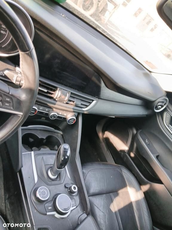 Alfa Romeo Giulia - 32