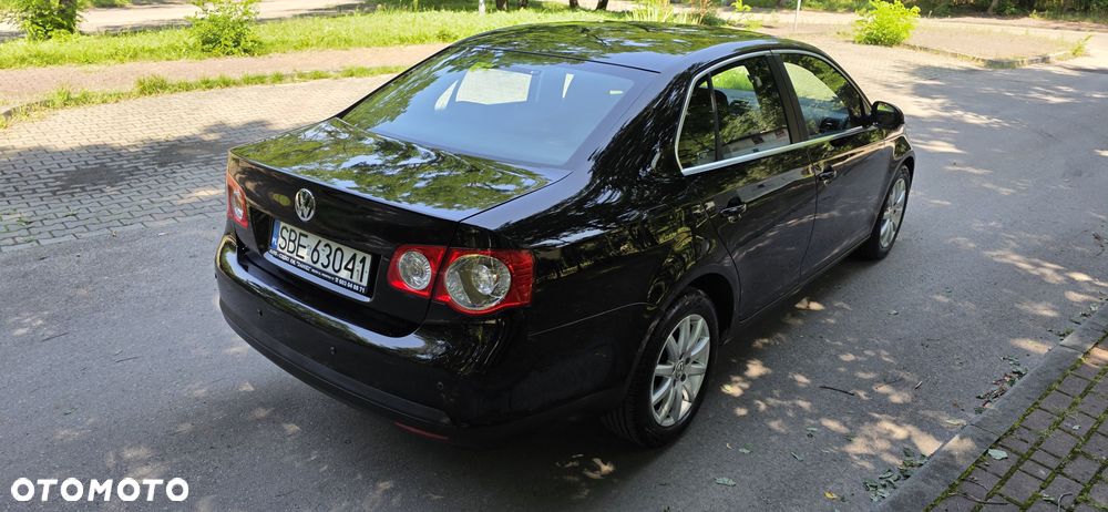 Volkswagen Jetta 2.0 TDI DPF Sportline DSG - 27