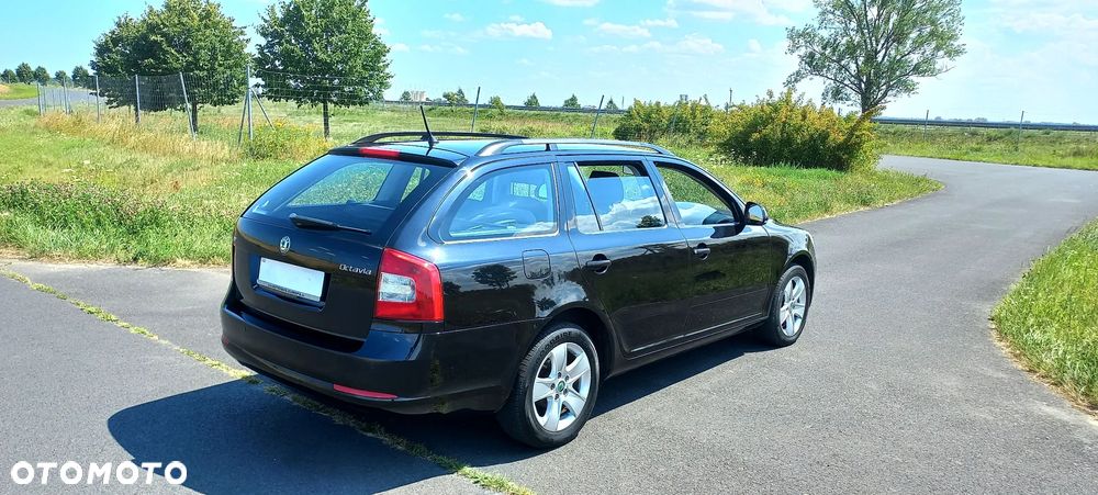 Skoda Octavia 1.6 Combi Ambiente - 13