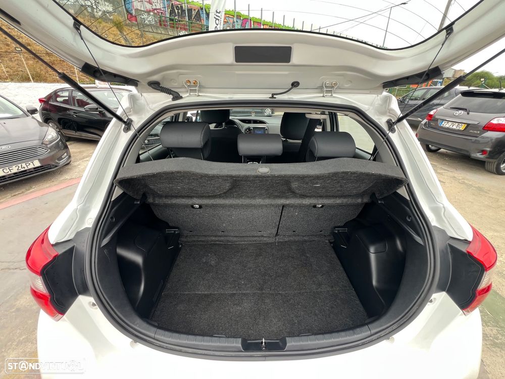 Toyota Yaris 1.5 HSD Exclusive - 10