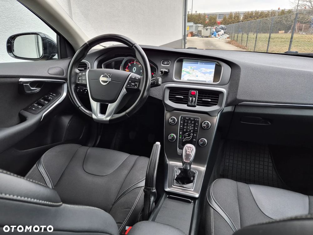 Volvo V40 D2 - 16