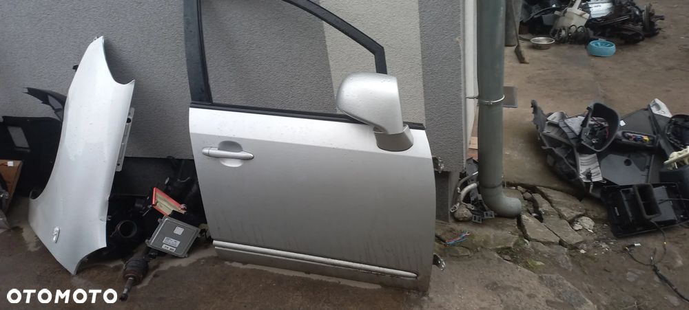 kia carens III 3 06-1 2 7Sdrzwi klapa  ZDERZAK poznań - 4