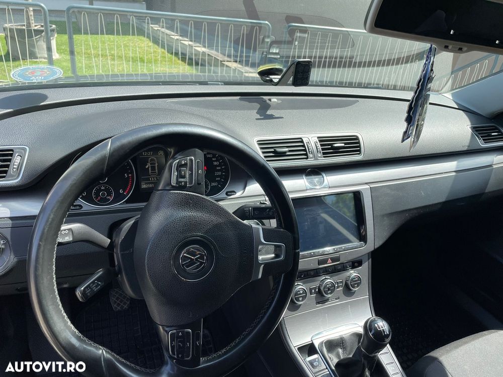 Volkswagen Passat 2.0 TDI BlueMotion Technology Exclusive - 5