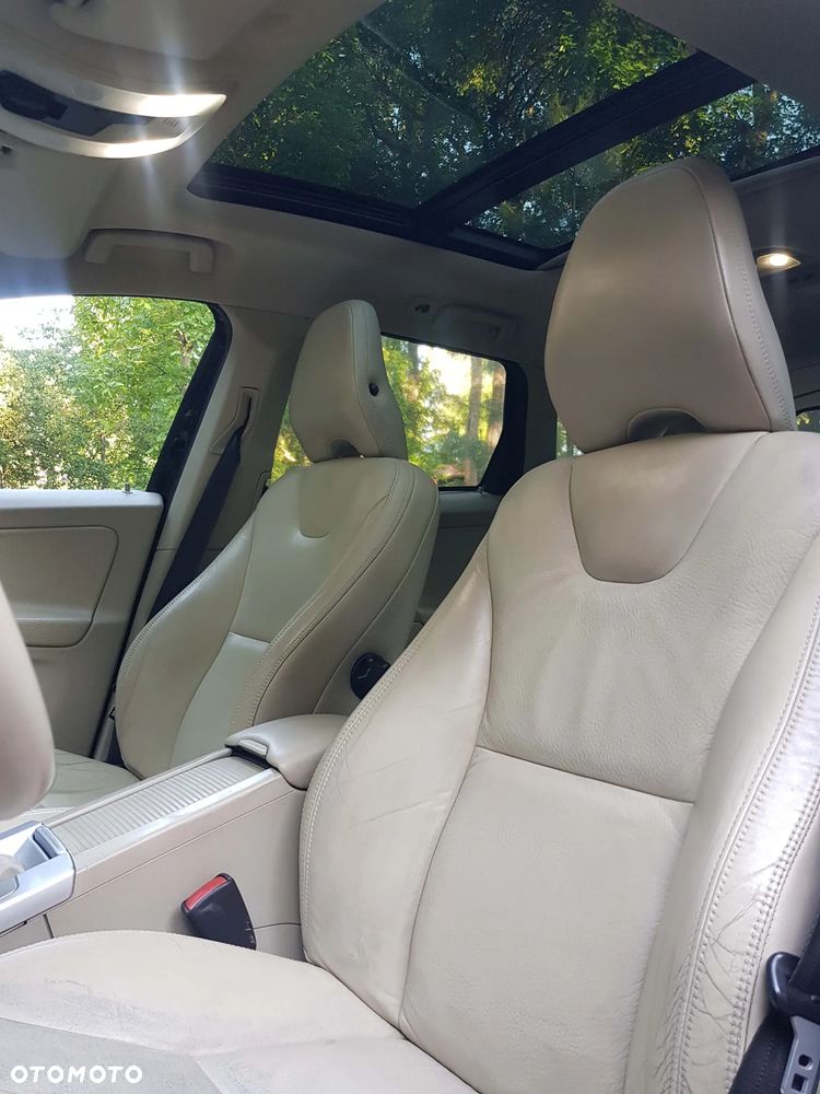 Volvo XC 60 D5 AWD Momentum - 16