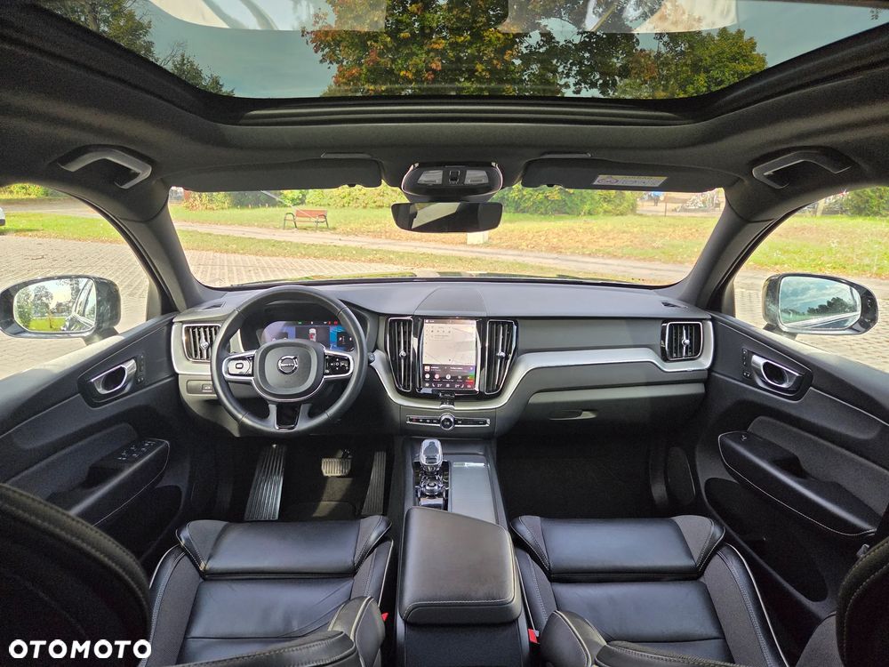 Volvo XC 60 B4 D Plus Dark - 26