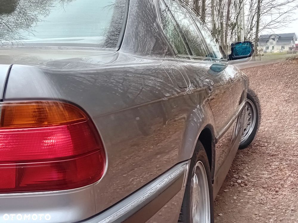 BMW Seria 7 740i V8 - 9