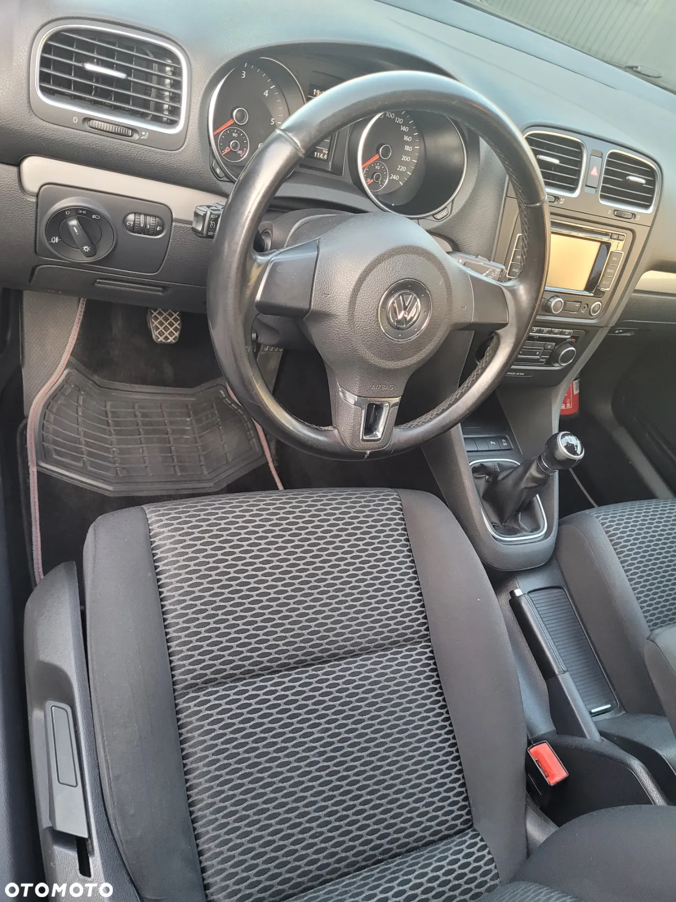Volkswagen Golf VI 1.6 TDI BlueMot Comfortline - 12