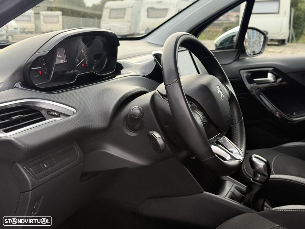 Peugeot 208 1.2 PureTech Style - 20