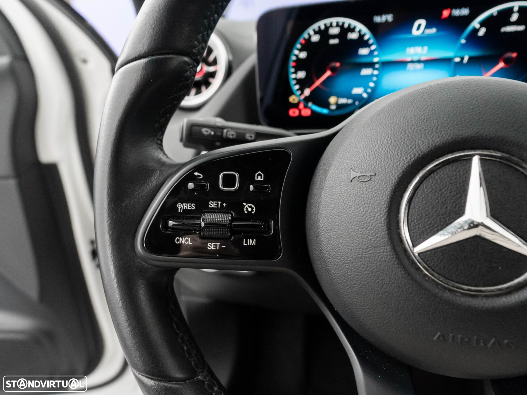Mercedes-Benz GLA 200 d Style - 24