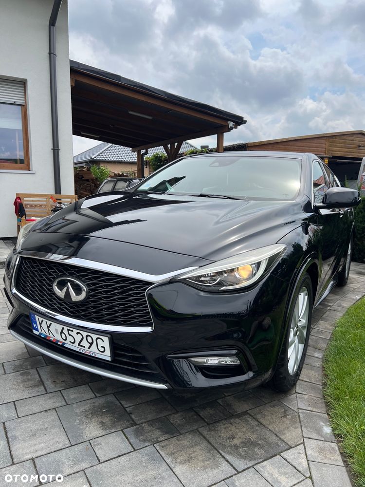Infiniti Q30 - 6