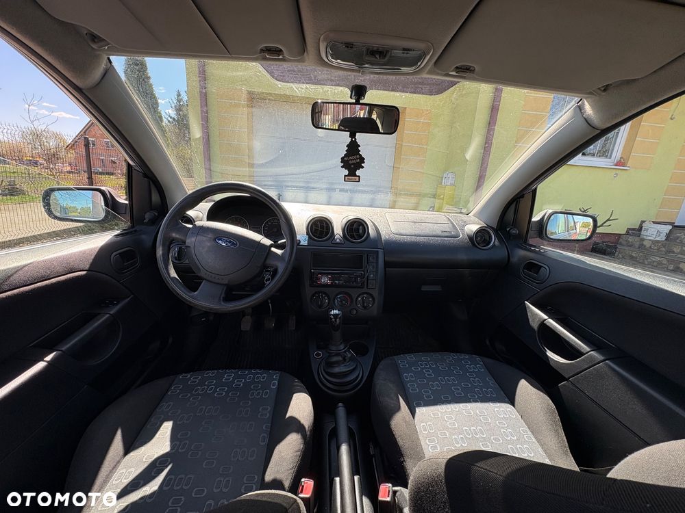 Ford Fiesta - 16