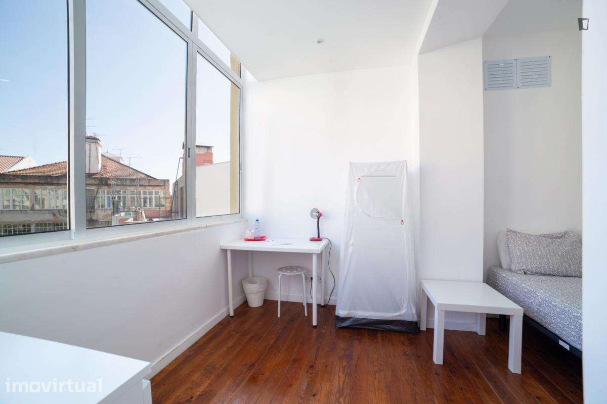 Quarto - localizado em Anjos Lisbon - Grande imagem: 5/17