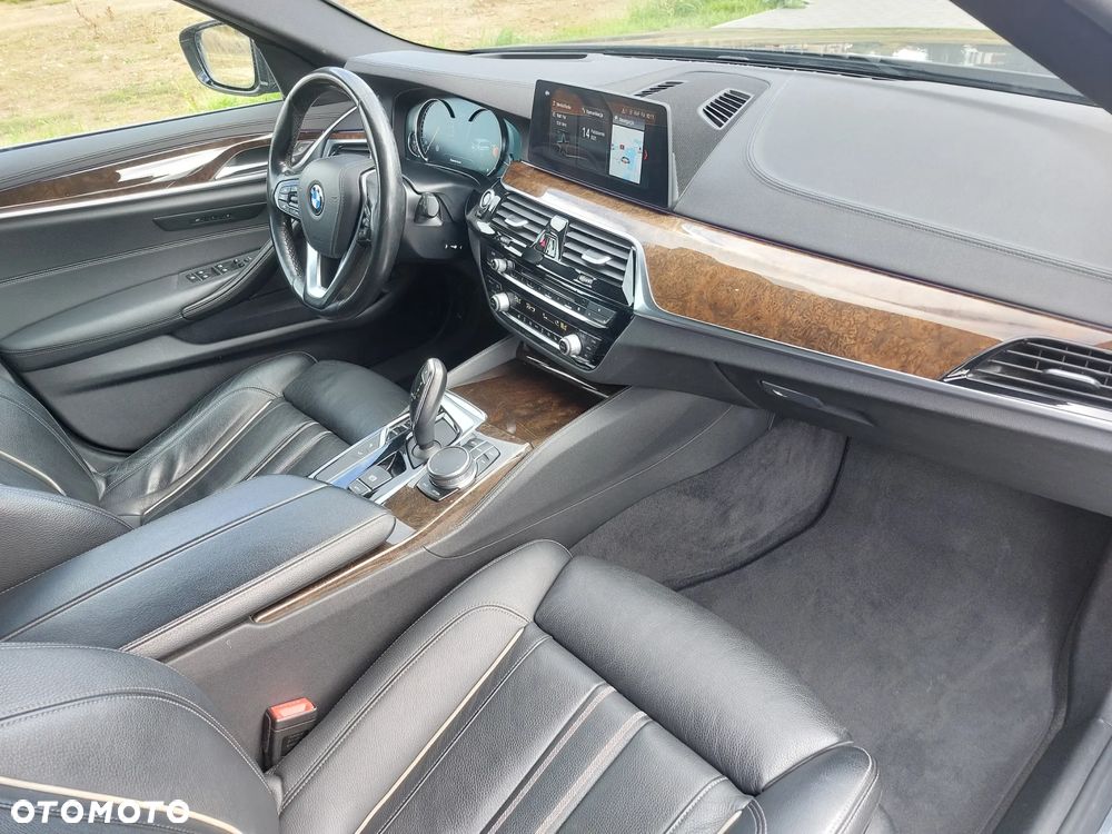 BMW Seria 5 520d Touring Luxury Line - 16