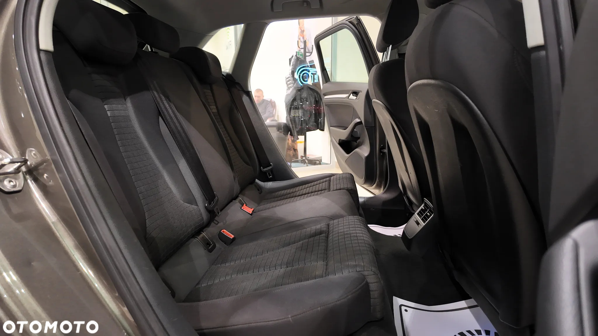 Audi A3 1.6 TDI Sportback S tronic Ambiente - 34