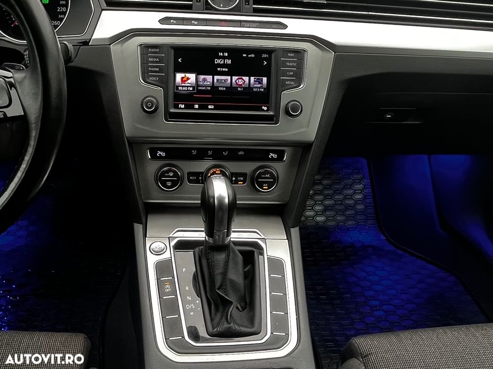 Volkswagen Passat 2.0 TDI DSG Comfortline - 12