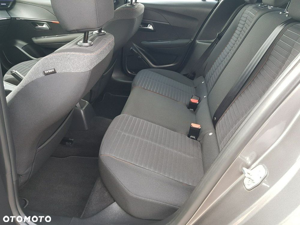 Peugeot 208 - 11