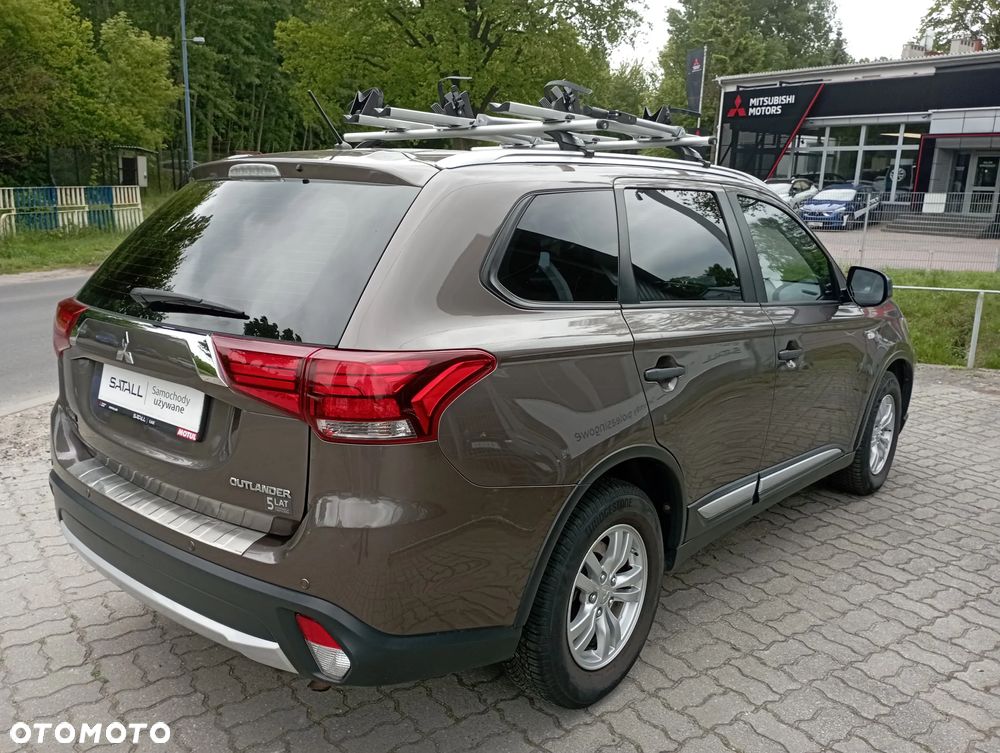 Mitsubishi Outlander 2.0 Invite + 2WD - 15